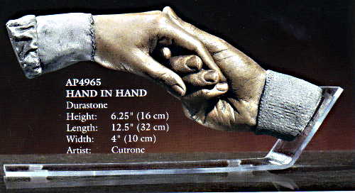Hand_in_Hand_sculpture